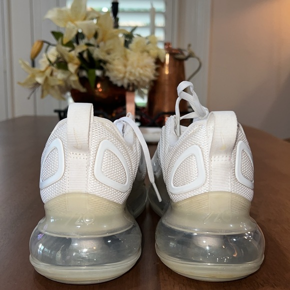 Nike Air Max. Size 5Y or 6.5 women.  Nike Air Max 720 Metallic Platinum - Picture 3 of 8